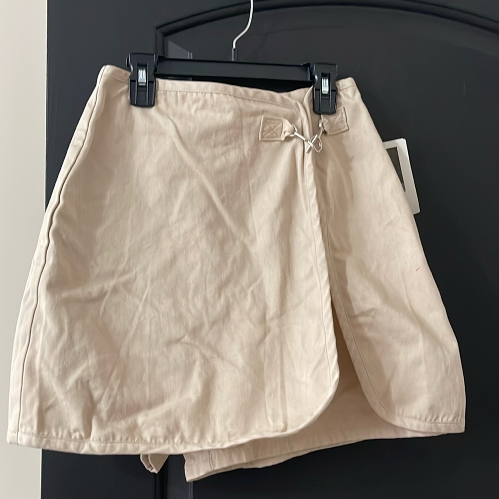 NWT. Jacyln Smith Skort